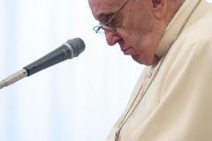 WhatsApp-Image-2020-12-02-at-13.43.11-pope-praying